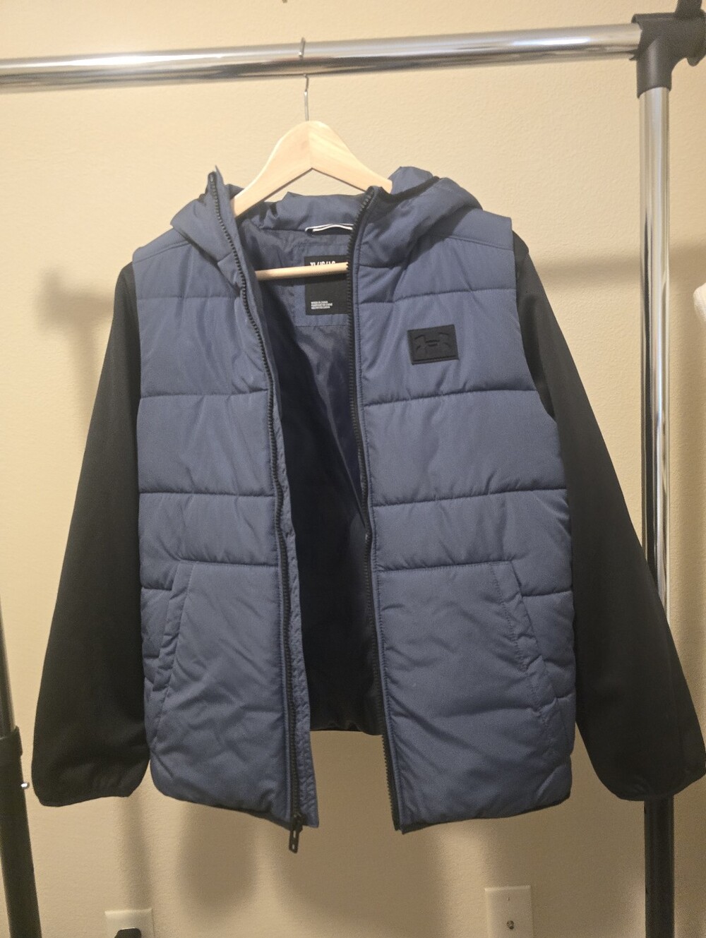 Under Armour Boy''s Navy Puffer Jacket with Black Sleeves and Hood